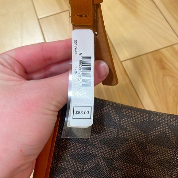 Michael Kors NWT. Belt bag. - Picture 2 of 3